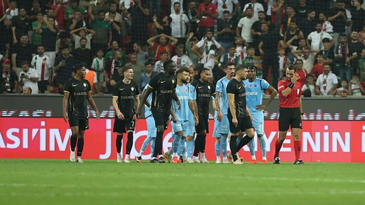 Spor yazarlarından Amed - Trabzonspor maçı için hakem yorumu: 'Skandal bir karar!'