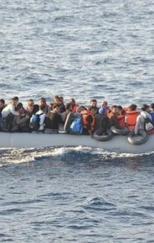 İzmir'de 61 düzensiz göçmen yakalandı