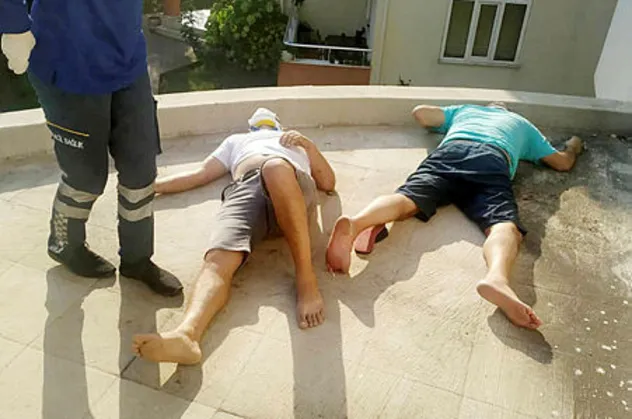 Onları bu hale bir anahtar getirdi! Beton zemine çakıldılar