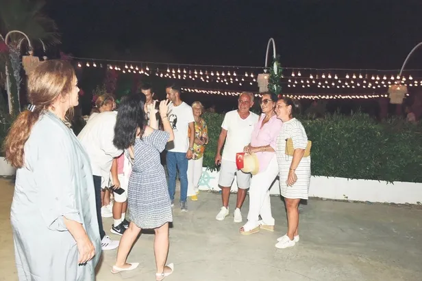 dunyaca-unlu-brezilyali-top-model-alessandra-ambrosio-turkiyeye-geldi-saklambac-haberleri-1661974571927.jpeg Dünyaca ünlü Brezilyalı top model Alessandra Ambrosio Türkiye'ye geldi! | Saklambaç haberleri-6