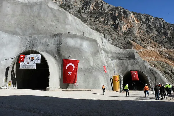 tamamlandiginda-karadeniz-ve-ic-anadoluyu-birbirine-baglayacak-670-milyon-liralik-dev-projede-tarihi-gun-1613989726010.jpg