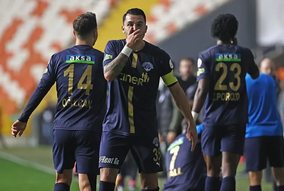 Kasımpaşa 3 puanı 3 golle aldı