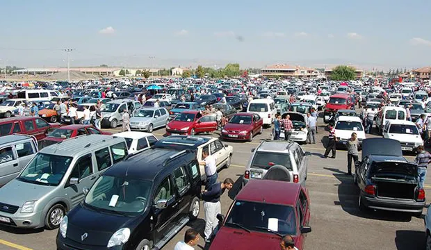 20 bin ve 30 bin liraya satılan ikinci el arabalar ilgi çekiyor-2