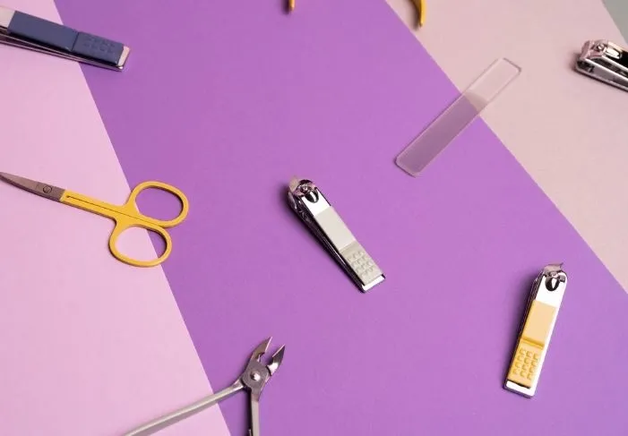 tirnak-makasindaki-delik-bakin-ne-ise-yariyor-kimsenin-aklinin-ucundan-gecmezdi-o-ayrinti-meger-1721139050587.jpg Kimsenin aklının ucundan geçmezdi! Tırnak makasındaki delik bakın ne işe yarıyor! O ayrıntı meğer...-3