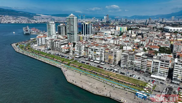 İzmir'de TCG Anadolu'ya 3'üncü de gününde büyük ilgi! Kilometrelerce kuyruk oluştu - 17