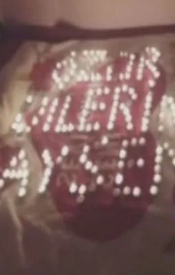 Sevgilisinin adını mumlarla yazmak isterken evi yaktı