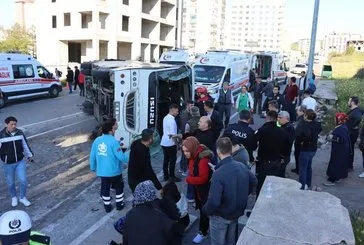 Kayseri'de can pazarı! Tır işçi servisine çarptı 1'i ağır 33 yaralı