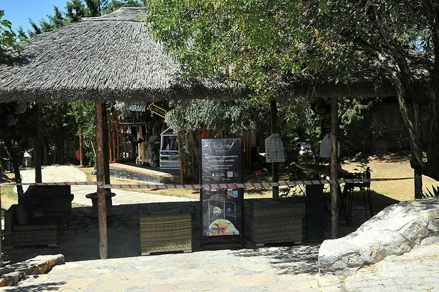 cesmede-5-isletme-daha-kapatildi-sayi-16ya-yukseldi-1597819765340.jpg Koronavirüs tedbirleri kapsamında Çeşme'de 5 işletme daha kapatıldı! Sayı 16'ya yükseldi-1