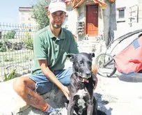 Köpeğiyle 80 ülke gezdi!