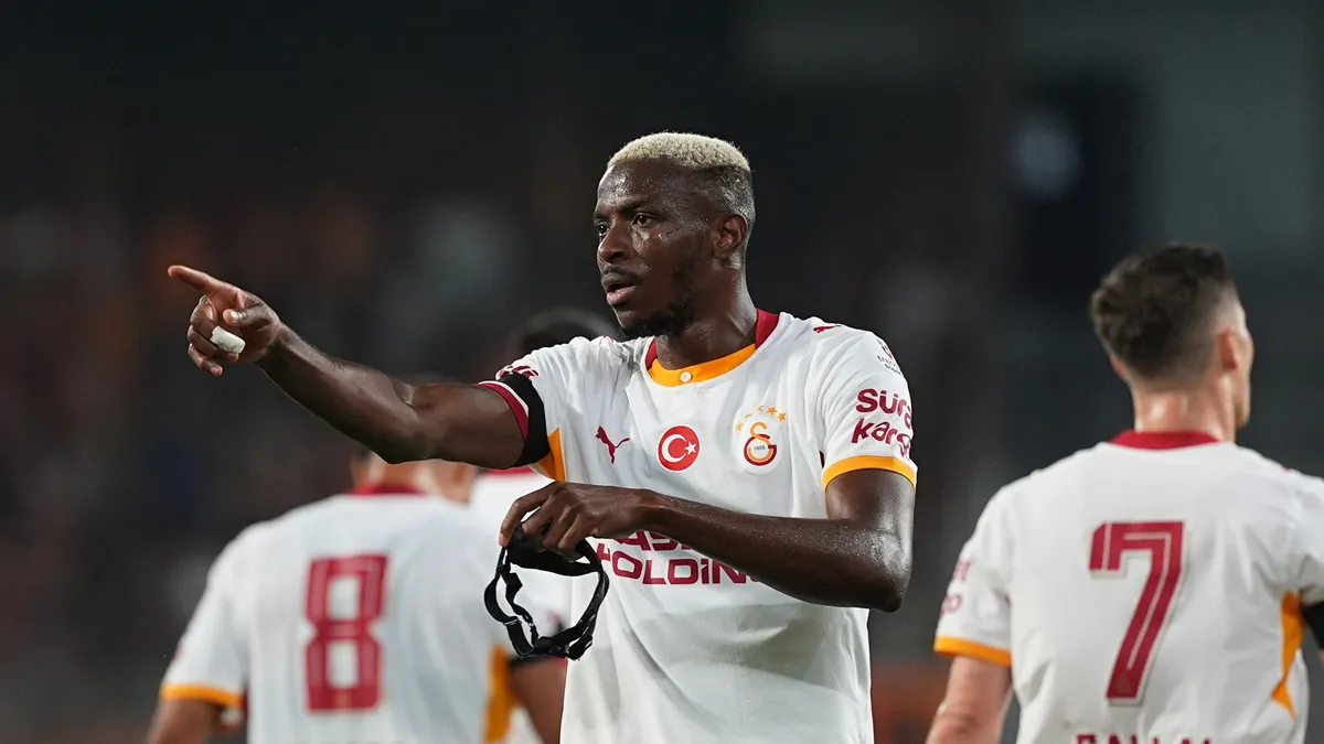 Galatasaray'da sakatlanarak oyundan çıkan Victor Osimhen stattan böyle ayrıldı! İşte son durumu ve o görüntüler