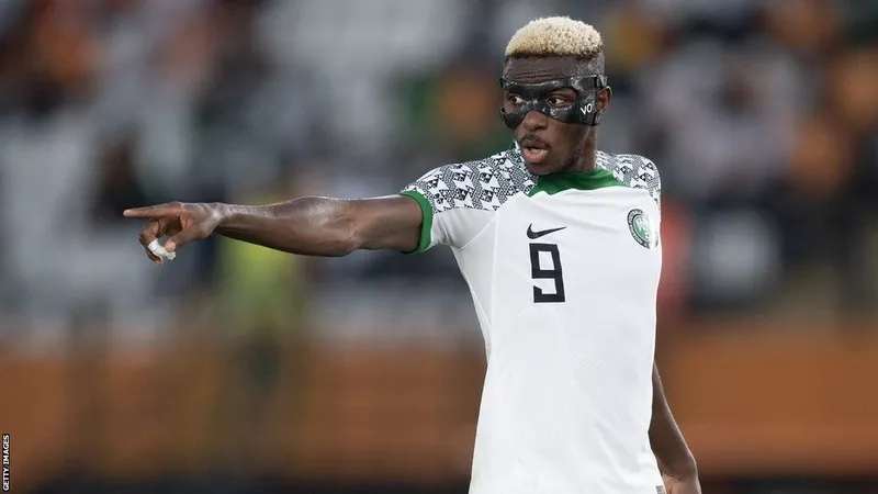 victor-osimhen-sova-basladi-galatasarayin-yildizindan-muhtesem-gol-1725732680201.jpg Victor Osimhen 6 dakikada gol atmayı başardı