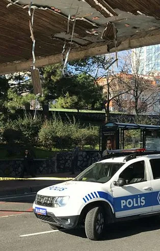 Beşiktaş'ta feci kaza! Vinç üst geçide çarptı