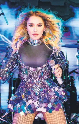 Hadise stili için gözünü yurt dışına dikti! ABD’li modacı Angel Brinks tasarımı...