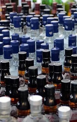 Mersin'de ölüm saçacaklardı!  1291 litre sahte içki ele geçirildi