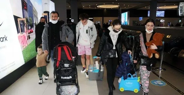 Ukrayna'dan kara yoluyla tahliye edilen Türkler İstanbul yolunda