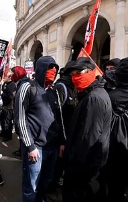 Londra karıştı