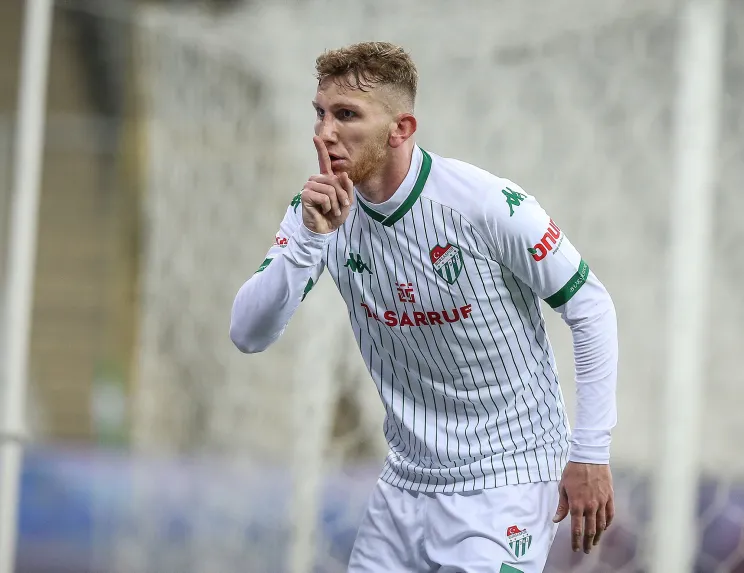 Fenerbahçe genç yıldızın transferini bitirdi