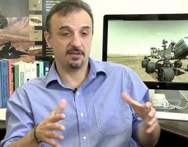 Mars’a gönderilen Azim’in yere çakılmasını engelleyen algoritmayı Türk Prof. Behçet Açıkmeşe geliştirdi