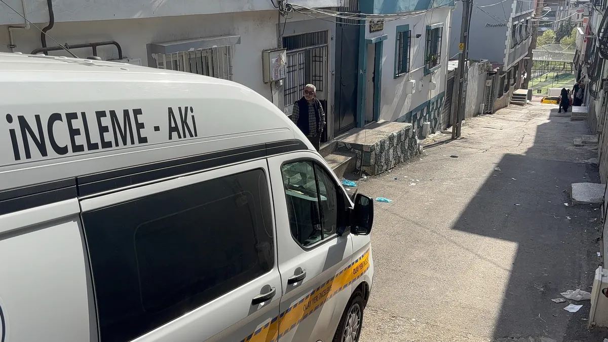 sosyal-medya-fenomeni-cin-aliyi-olduren-kizi-tutuklandi-1777136798394.jpeg Sosyal medya fenomeni “Cin Ali”yi öldüren kızı tutuklandı-4