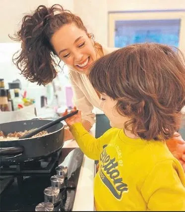 Atv'nin Akıncı dizisinin yıldızı Şükrü Özyıldız’ın fanlarından tatlı jest-6