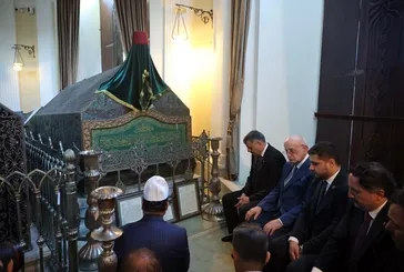 Sultan II. Abdülhamid Han’ın türbesine ziyaret... Bakan Çiftçi paylaştı | “Tarihine sahip çıkan geleceğini inşa eder”