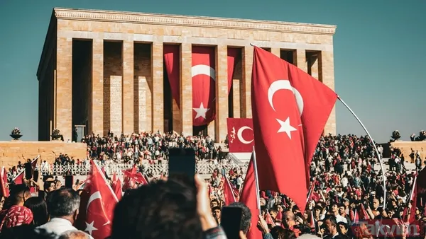 30 Ağustos Etkinlikleri 2025 30 Ağustos, Türkiye'de Resmi Tatil Olarak Kutlanır. Zafer Bayramı Kapsamında, Ankara Ve Diğer İllerde Düzenlenen Törenler, "Ulusal...