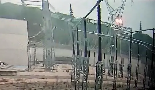 bursadaki-ucak-kazasinin-yeni-goruntusu-380-bin-voltla-gelen-olum-1670225867680.jpeg Bursa'daki uçak kazasının yeni görüntüsü: 380 bin voltla gelen ölüm-3
