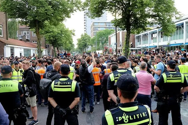 PEGIDA, cami önündeki domuz çevirme eyleminden vazgeçti-1