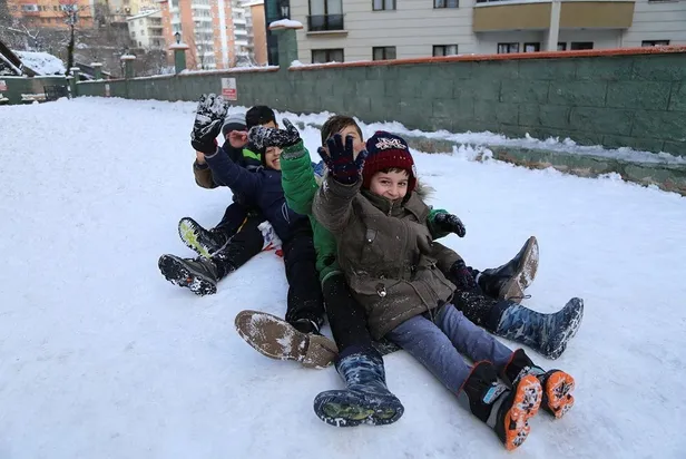 son-dakika-16-ilde-egitime-kar-engeli-iste-okullarin-tatil-edildigi-iller-1581495517601.jpeg