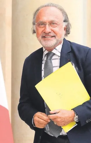 Fransız milyarder vekil Olivier Dassault kaza kurbanı