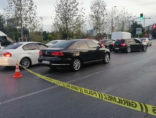Bakırköy'de lüks otomobile silahlı saldırı!-2