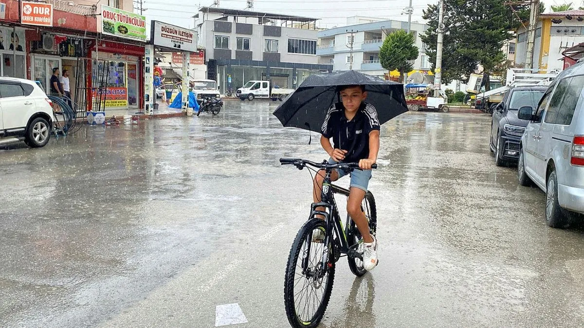 HAVA DURUMU |  İstanbul için yağış vakti! Meteoroloji yayımladı, AKOM uyardı! Ne kadar sürecek?
