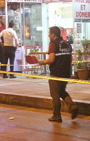 Küçükçekmece'de silahlı saldırı: 2 yaralı