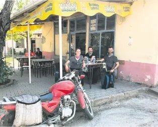 Köy kahvesinde sohbet