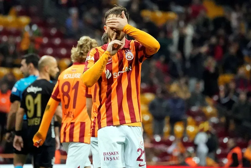 galatasarayin-bandirmaspor-maci-11i-belli-oldu-1707213722505.jpeg Galatasaray - Ümraniyespor maçında gol atan Halil Dervişoğlu'nun sevinci