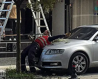 Bu görüntü olay oldu! Araç zarar görmesin diye...