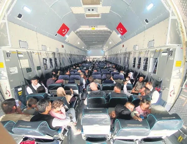 Koca Yusuf, Kabil'den kaçanları birinci sınıf uçurdu! Air Force'ta mültecilere kabin azabı yaşatan ABD'nin havasını bozdu-1