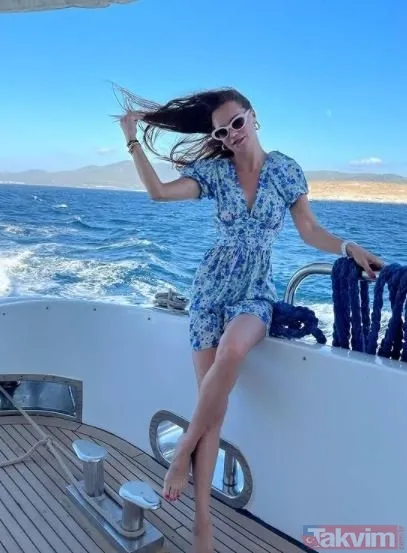 Ebru Şallı ve eşi Uğur Akkuş teknede aşka geldi birbirlerine öpücükler kondurdular! Tatil bahane romantizm şahane - 2