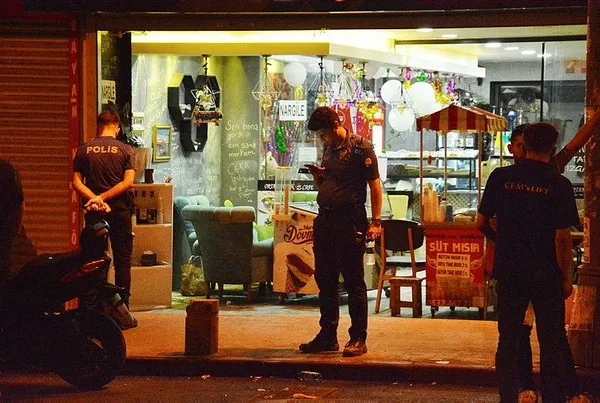 Son dakika: Beyoğlu'nda gece yarısı silahlı saldırı! 1 yaralı-4