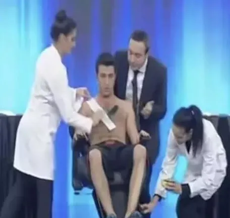 Yalı Çapkını'nın Abidin'inin görüntüleri skandal ki ne skandal! Ersin Arıcı milyonların gözü önünde ağda yaptırdı! Nerede o ağır abi-7