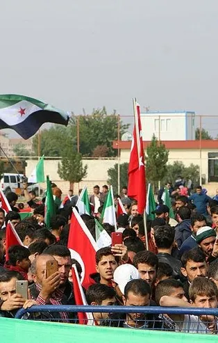 Suriyelilerden sınırda PKK/YPG protestosu