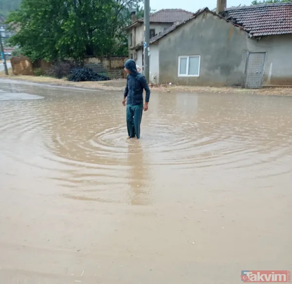 Bursa'da sağanak hayatı felç etti! Ev, iş yeri, AVM otoparkı ve metroları su bastı... Taşan Nilüfer Çayı'ndan ceset çıktı - 3