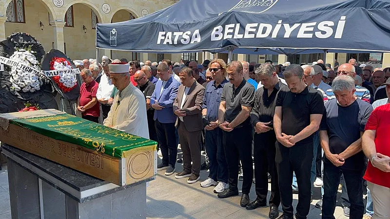 sanat-dunyasinin-aci-gunu-soner-aricanin-annesi-ve-kadir-inanirin-ablasi-altun-arica-hayatini-kaybetti-1782304282645.jpg Sanat dünyasının acı günü! Soner Arıca’nın annesi ve Kadir İnanır’ın ablası Altun Arıca hayatını kaybetti: Son yolculuğuna uğurlandı-4