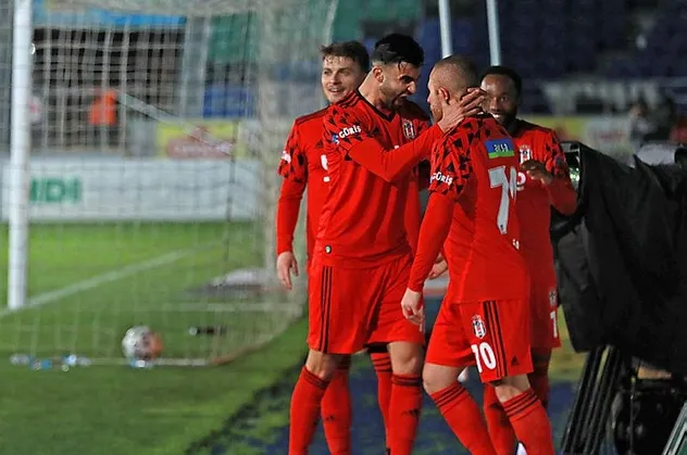 Sergen Yalçın yönetimindeki Beşiktaş, Rizespor deplasmanından 3 altın puan çıkardı