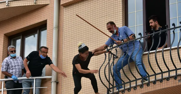 Konya'da intihara kalkışan 39 yaşındaki Dilek T.'nin elindeki bıçağı polis memuru süpürge sapıyla düşürdü