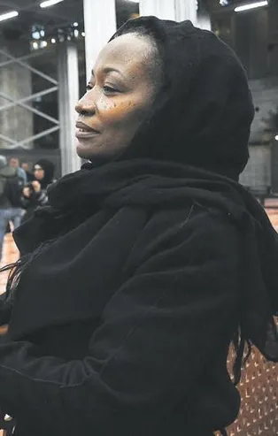 ABD’li şarkıcı Della Miles, Müslüman oldu