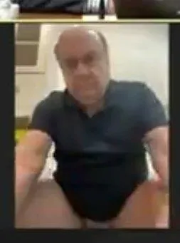 online-toplantiya-klozette-katildi-brezilyali-siyasetci-pantolonunu-toplayamadan-kameraya-yakalandi-dunya-bu-g-1718200173792.jpeg Online toplantıya klozette katıldı: Brezilyalı siyasetçi pantolonunu toplayamadan kameraya yakalandı! Dünya bu görüntüleri konuşuyor-1