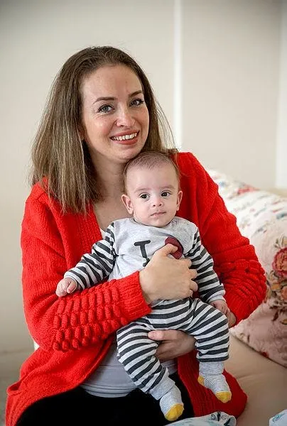 mersinde-mucize-dogum-aslihan-kayik-entubeyken-dogum-yapti-1639772696820.jpeg Mersin'de mucize doğum! Aslıhan Kayık Entübeyken doğum yaptı-2