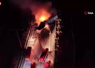 Manisa’da kaza yapan tırlar alev aldı: O anlar kamerada