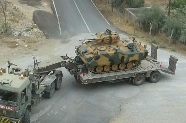 Hatay sınırına askeri araç sevkiyatı